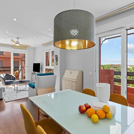 Comeback Me & Mrs Jones Apartment *
